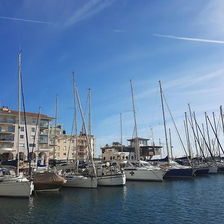 شقة Coeur Marina Climatise Terrasse Parking Fréjus المظهر الخارجي الصورة