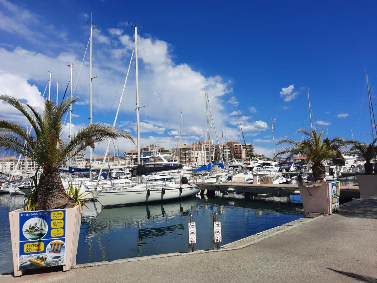 شقة Coeur Marina Climatise Terrasse Parking Fréjus المظهر الخارجي الصورة