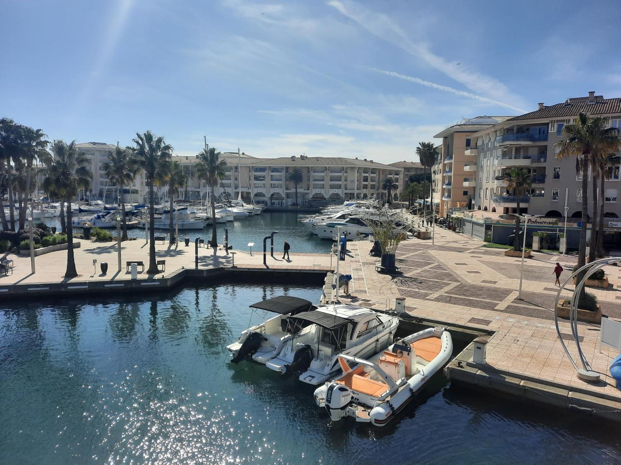 شقة Coeur Marina Climatise Terrasse Parking Fréjus المظهر الخارجي الصورة